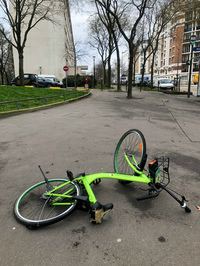 民間版シェアリング自転車の使用マナーは、昨今大きな問題となっているのも事実だ。2018年2月撮影。