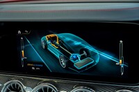 センターモニター上にはパワートレインの動作状況を表示可能。その様子が視覚的に伝えられる。