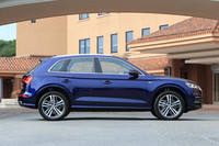 ボディーサイズは従来モデルよりひとまわり拡大。エアロダイナミクスの追求により、Cd値（空気抵抗係数）は0.30に抑えられている。