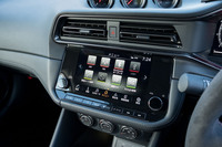 2024年モデルの「フェアレディZ」は全車が「Amazon Alexa」を搭載。こう見えてつながるクルマである。