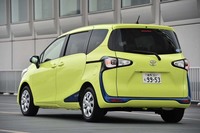 2015年7月9日に発売された、2代目「トヨタ・シエンタ」。インパクトのあるエクステリアは、アウトドア用のトレッキングシューズをイメージしてデザインされている。