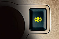 電動パーキングブレーキのボタン（写真は欧州仕様のもの）