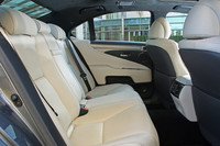 レクサスLS600hL（4WD/CVT）／LS460“Fスポーツ”（FR/8AT）【海外試乗記】の画像