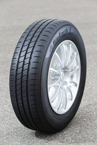 最高の低燃費タイヤ「BluEarth-1 EF20」登場の画像