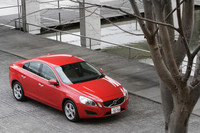 【スペック】DRIVe：全長×全幅×全高＝4630×1845×1480mm／ホイールベース＝2775mm／車重＝1540kg／駆動方式＝FF／1.6リッター直4DOHC16バルブターボ（180ps/5700rpm、24.5kgm/1600-5000rpm）／価格＝375万円（テスト車＝390万1200円／パーキングアシストカメラ・リア＝7万5600円／フロントビューカメラ＝7万5600円）