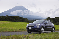 「500X」の燃費は、FF車が15.0km/リッター、4WD車が13.1km/リッターとなる（ともにJC08モード計測値）。