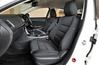 キャビンには全車に運転席＆助手席、カーテン＆フロントサイドエアバッグを標準装備。米国の衝突安全試験で最高評価を受けるなど、優れた安全性能を誇る。