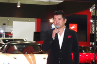 この日はKEN OKUYAMA DESIGNの奥山清行氏も来場。あいさつに立った。
    