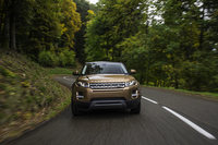 「レンジローバー イヴォーク」の2014年モデルは、視認性を向上させるためにサイドミラーの形状を変更するなど、外装の一部にも手を加えている。