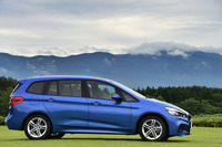 BMW初の7人乗りミニバンとなる「2シリーズ グランツアラー」。日本では2015年6月に発売された。