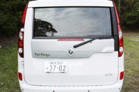 リアのハッチは、左ヒンジの横開き式。ルーフ後端をスライドオープンすることで、オープンエアモータリングが楽しめる。荷室の容量は、リアシートのポジションにより174〜1462リッター。
（写真をクリックするとシートアレンジが見られます）