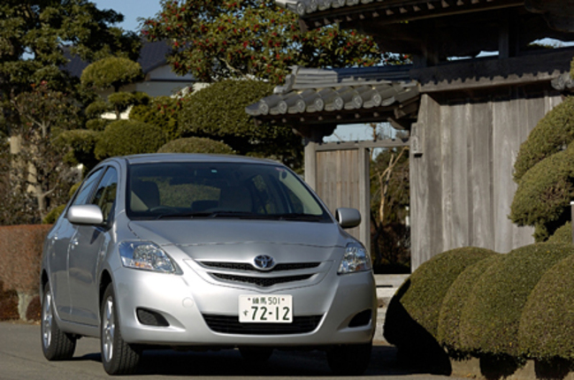 【スペック】全長×全幅×全高＝4300×1690×1460mm/ホイールベース＝2550mm/車重＝1040kg/駆動方式＝FF/1.3リッター直4DOHC16バルブ（87ps/6000rpm、11.8kgm/4000rpm）/価格＝138万6000円（テスト車＝162万9600円）