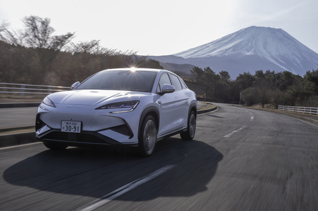 中国BYDが日本に向けて放つ第4の矢が「シーライオン7」だ。大きなボディーに大きなバッテリー、パワフルな...