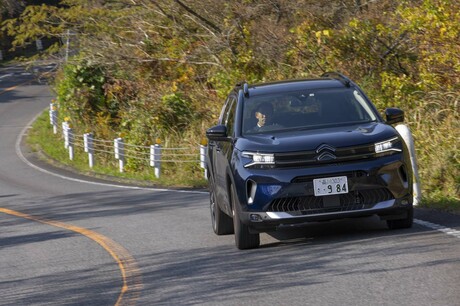 「シトロエンC5エアクロスSUV」のフロントまわりが新しくなった。さすがシトロエンというべきなのは、変更...