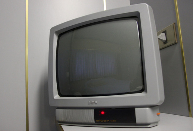 第248回：ミラノ製ブラウン管テレビに教わる「インターフェイス」の