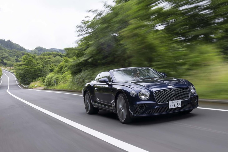 フロントに積まれる6リッターW12ツインターボエンジンは最高出力659PSと最大トルク900N・mを発生する。