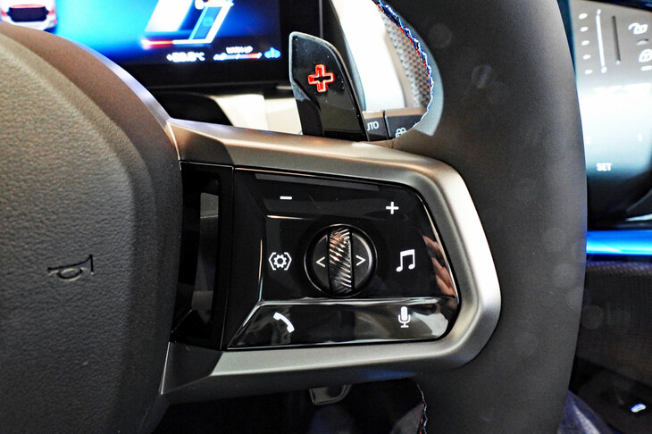 BMW X3 M50 xDrive（ステアリングスイッチ）