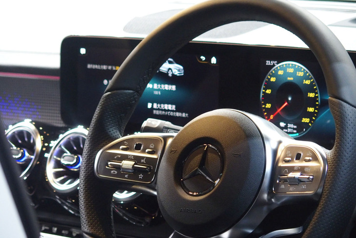 メルセデス・ベンツEQB350 4MATIC（ステアリングホイール）