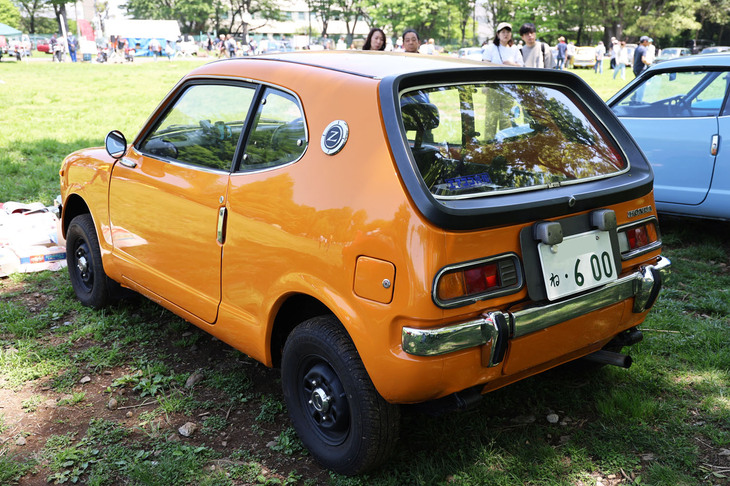 1970年に軽自動車初のスペシャルティーカーとして誕生した「Z360」。その空冷SOHC 2気筒エンジンを356ccから598ccに拡大した輸出仕様の「Z600」。バンパーのオーバーライダーや普通車と同じ大きさのナンバープレートなどがZ360との外観上の識別点。