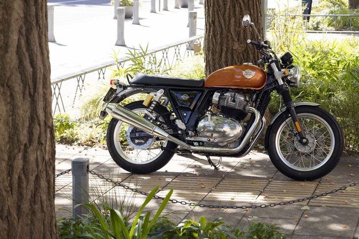 日本仕様車の価格は、タンクカラー別に3種類。77万6000円、79万5000円、82万1000円となっている。