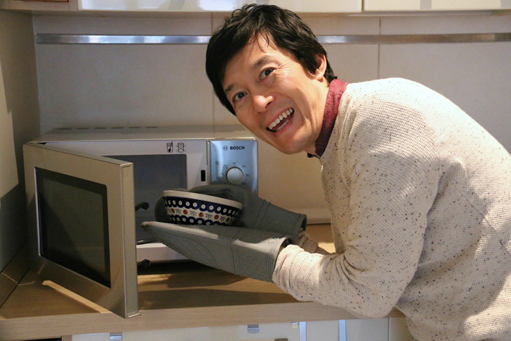 うれしいので、新しい電子レンジでなんでもかんでも温めてみる筆者。