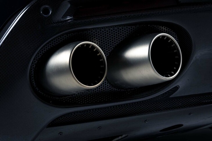 フェラーリ・ローマ スパイダー（マフラー）