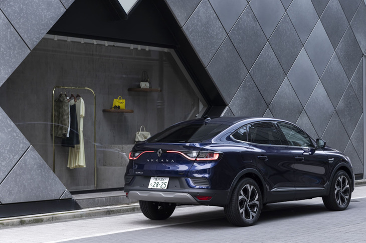 クーペSUVと呼ばれるジャンルは、近年のトレンドになっている。「アルカナ」はエレガントにプライオリティーを置きながら、力強さを適度にまぶし、そこにスポーティーなエッセンスを加えた。