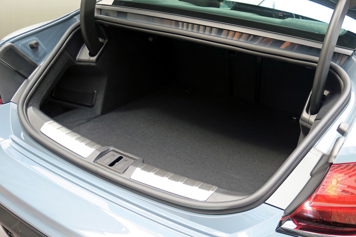 アウディe-tron GTクワトロ（リアトランク）