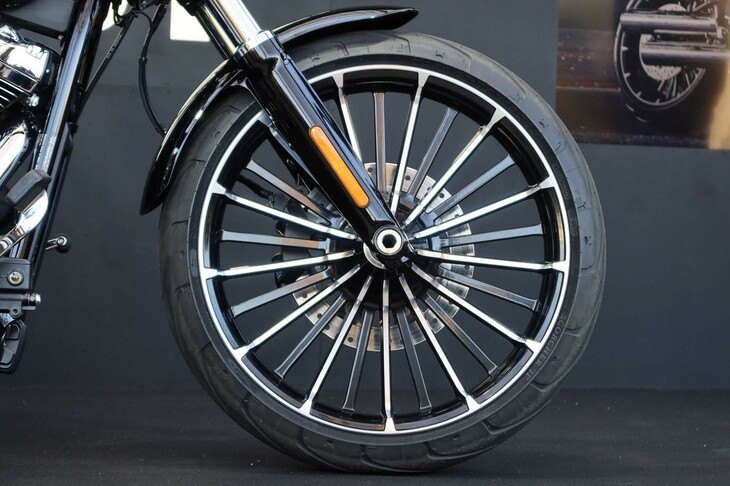 ハーレーダビッドソン・ブレイクアウト（フロントホイール）