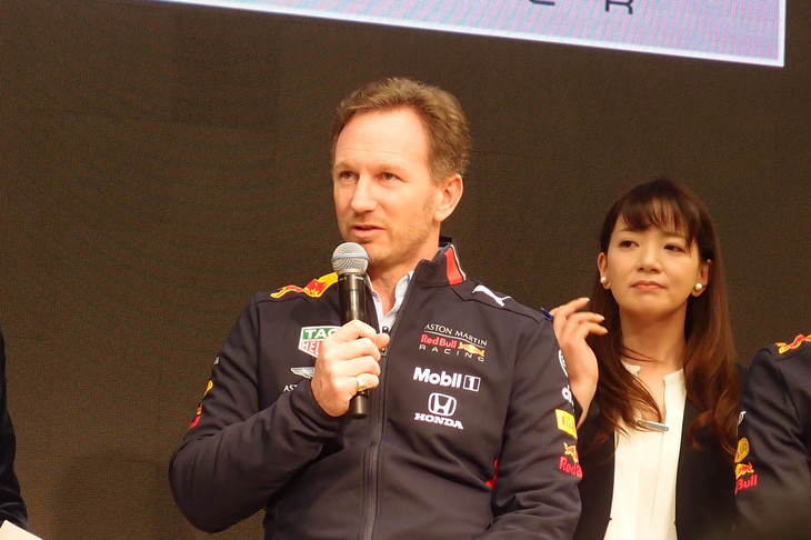 レッドブルのクリスチャン・ホーナー チーム代表。記者会見の場で、ホンダの迅速な仕事ぶりを賞賛した。