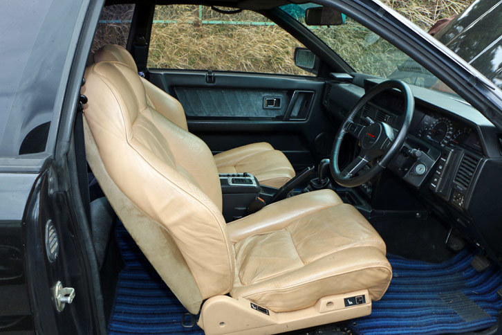 「スカイライン オーテック S＆Sバージョン ドリフトパッケージ」のインテリア。シートには「オーテック ザガート ステルビオ」と同じものが装着されていた。