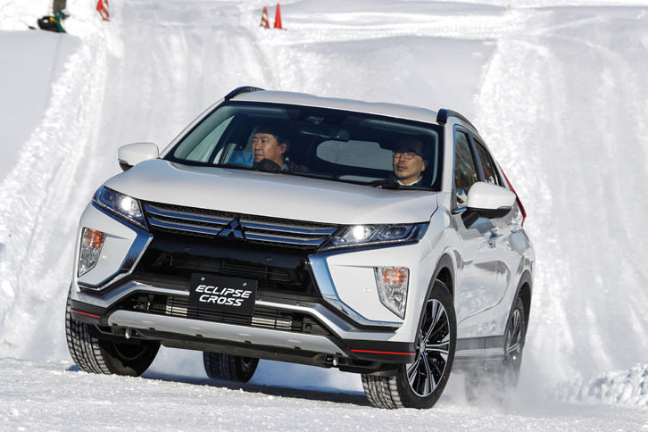 最低地上高は175mm。アプローチアングルは20.3度、ディパーチャーアングルは30.8度確保されている。