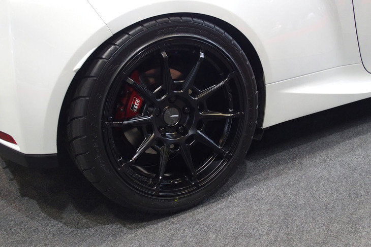 「AME GALERNA REFINO」の18インチホイール（リア）。