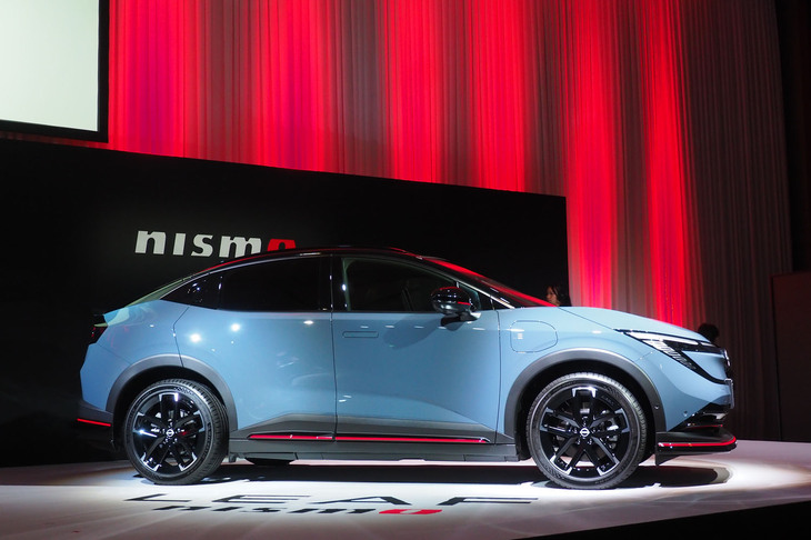 「リーフNISMO」のボディーサイズは全長×全幅×全高＝4415×1810×1550mm、ホイールベースは2690mm。「プロパイロット2.0」装着車は車高が15mmアップする。