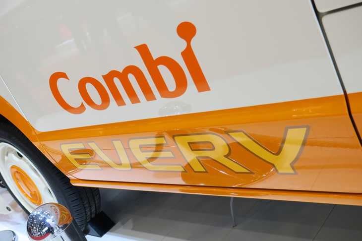 スズキ・エブリイどこでもベビールーム with コンビ