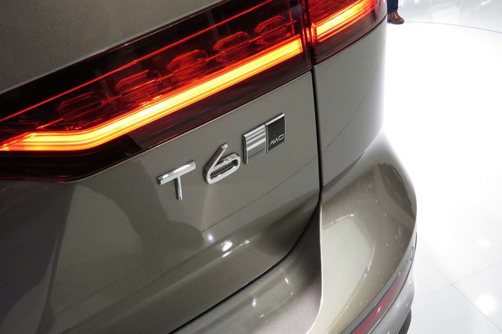 ボルボV60 T6 AWDインスクリプション（バッジ）