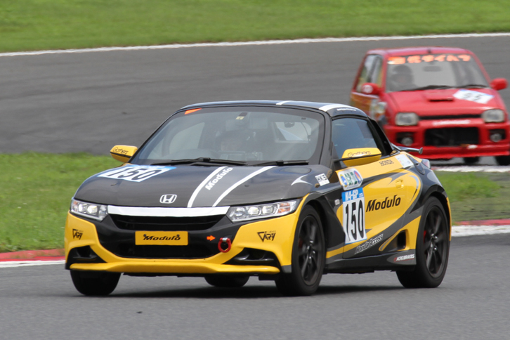 ホンダアクセス モースポ部がエントリーした「S660 Moduloスポーツ」。いわばセミワークスマシン（？）である。GP-3クラス。
