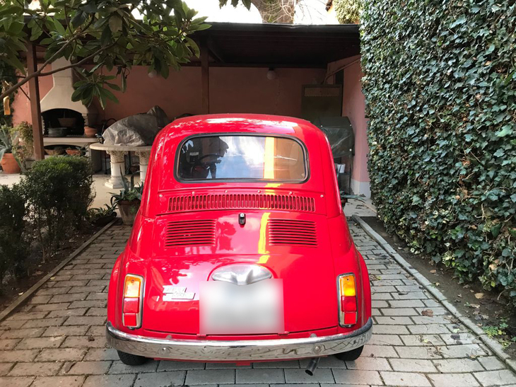 かつて母親がサンダル代わりにしていた思い出の一台を大切に保管している。