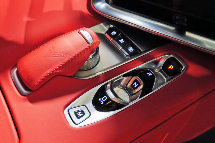 シボレー・コルベットZ06（シフトセレクターほか）