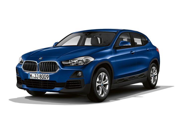 こちらは標準仕様の「X2」。ボディーサイドを見ると、ショルダーラインの張り出しの下に、従来のBMWでは見られたような、深い“凹面”が見られないのがわかる。