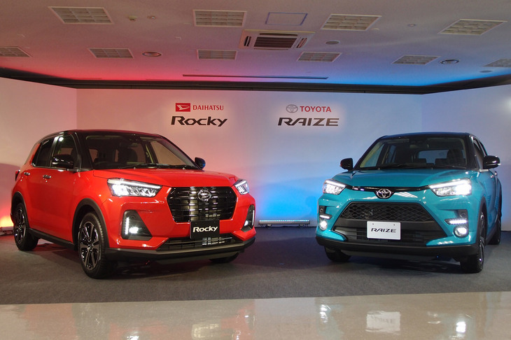 2019年11月に登場した「ダイハツ・ロッキー」（写真左）と、その兄弟車「トヨタ・ライズ」（同右）。
