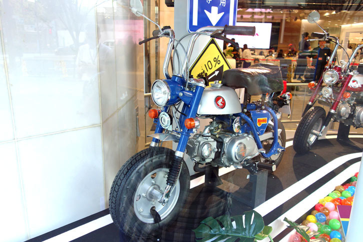 1969年に発売された「モンキーZ50A」。当時のプレスリリースにある「月産目標1万2000台」という数字を見ると隔世の感がある。