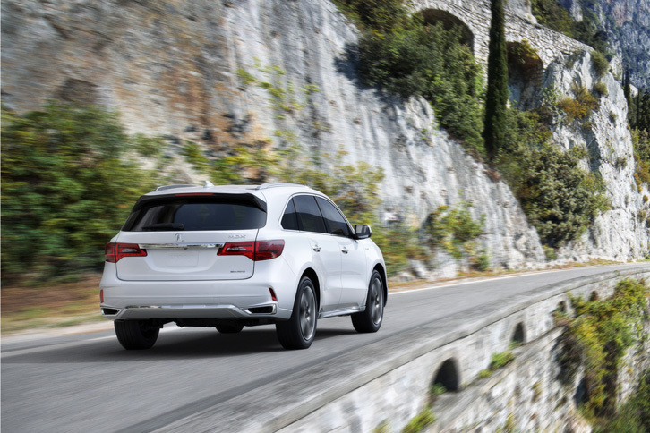 「MDX」のリアビュー。