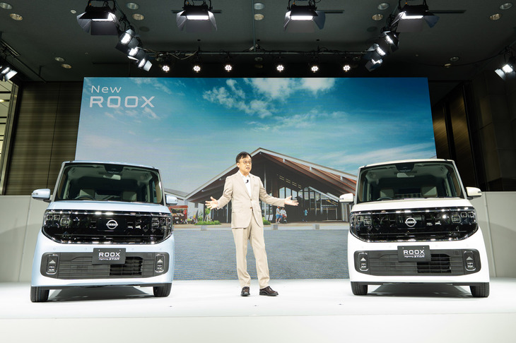 日産自動車は、フルモデルチェンジした軽スーパーハイトワゴン「ルークス」を2025年8月22日に先行公開した。東京・秋葉原で行われた車両のお披露目イベントには、日産の日本マーケティング＆セールス執行職の杉本 全氏が登壇。「日産復活のカギを握る重要なモデル」と紹介した。