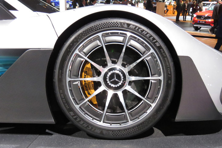 メルセデスAMG ONE（フロントタイヤとホイール）