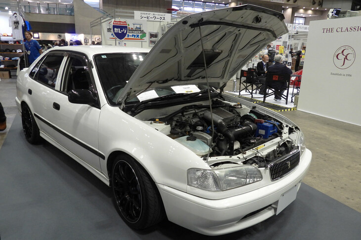 オリジナル車両の制作を提案するTAILORは、今回は一見普通の「トヨタ・スプリンター」を出展。