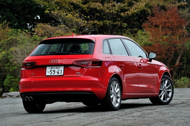 アウディA3スポーツバック1.8 TFSIクワトロ
    ボディーサイズ：全長×全幅×全高＝4325×1785×1450mm／ホイールベース：2635mm／車重：1460kg／駆動方式：4WD／エンジン：1.8リッター直4 DOHC 16バルブ ターボ／トランスミッション：6段AT／最高出力：180ps/4500-6200rpm／最大トルク：28.6kgm/1350-4500rpm／タイヤ：（前）225/45R17 （後）225/45R17／価格：393万円