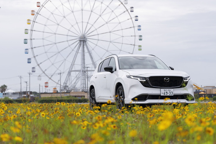 ボディーカラーは全7種類で、試乗車には有償色の「ロジウムホワイトプレミアムメタリック」が用いられていた。