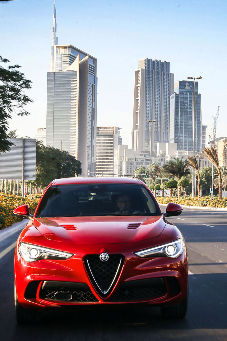 高性能モデルの「ステルヴィオ クアドリフォリオ」。