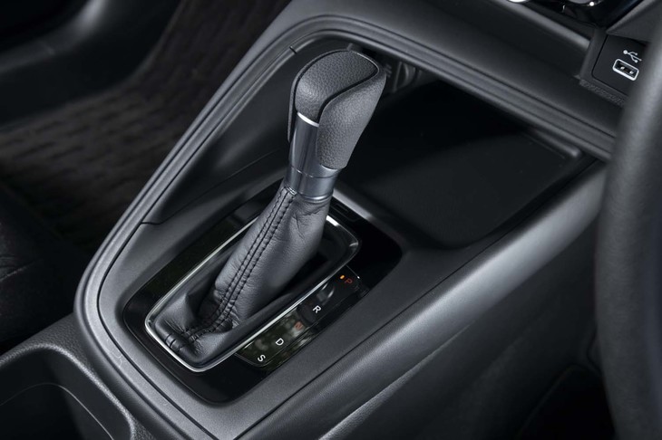1.5リッター直4エンジンにはCVTが組み合わされる。シフトパドルは備わらず、手動変速モードの類いもない。ドライブモードの切り替え機構もない。